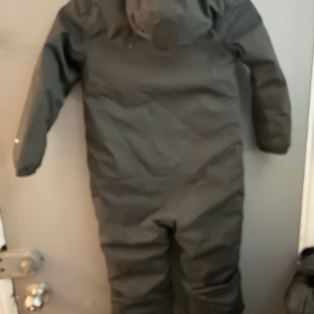 The North Face Black toddler Snowsuit - Picture 7 of 9